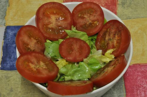 Jak uvařit hlávkový salát s okurkou a rajčaty? Snadné recept, připravený za Do 30 minut